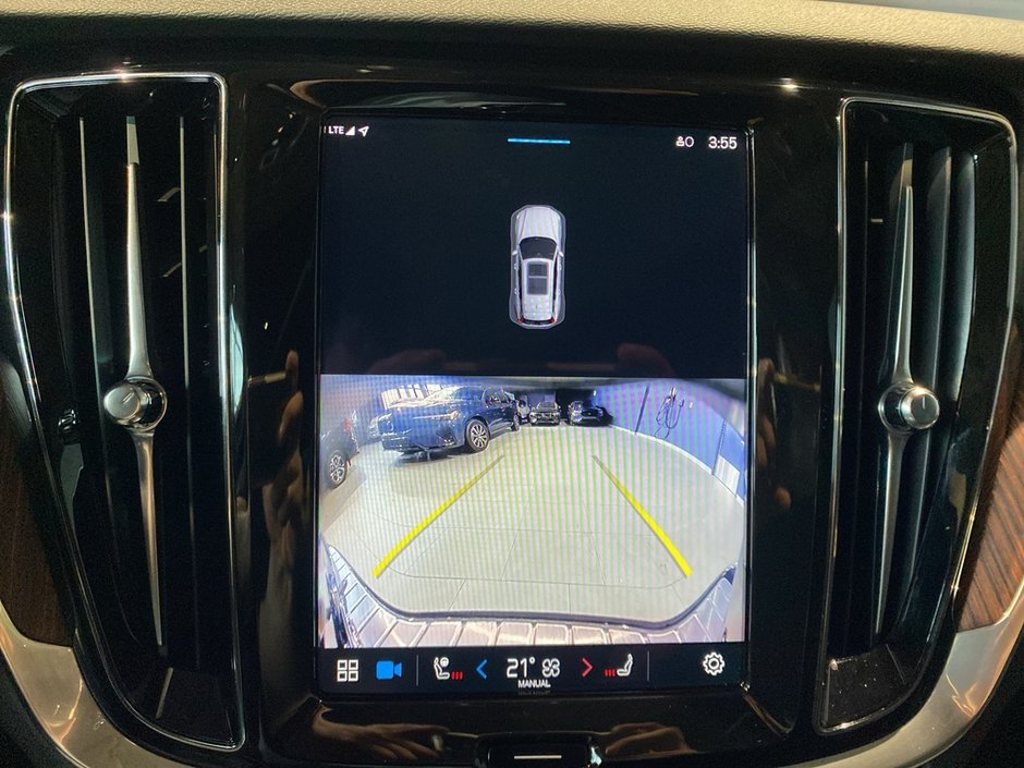 2025 Volvo V60 Cross Country B5 AWD Core-16