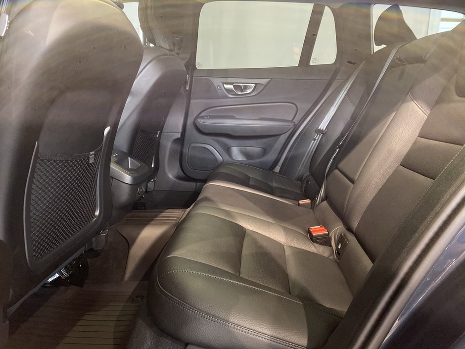 2025 Volvo V60 Cross Country B5 AWD Core-17