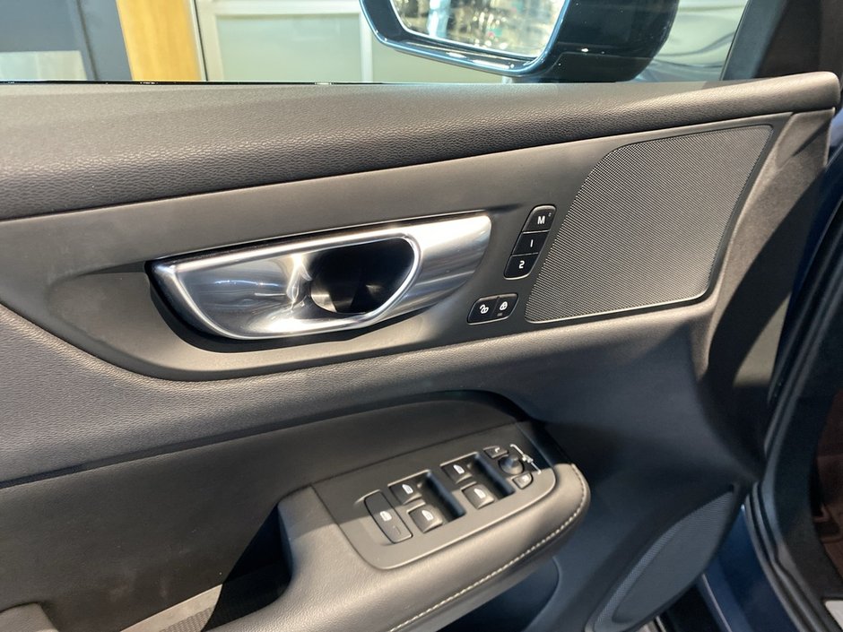 2025 Volvo V60 Cross Country B5 AWD Core-11