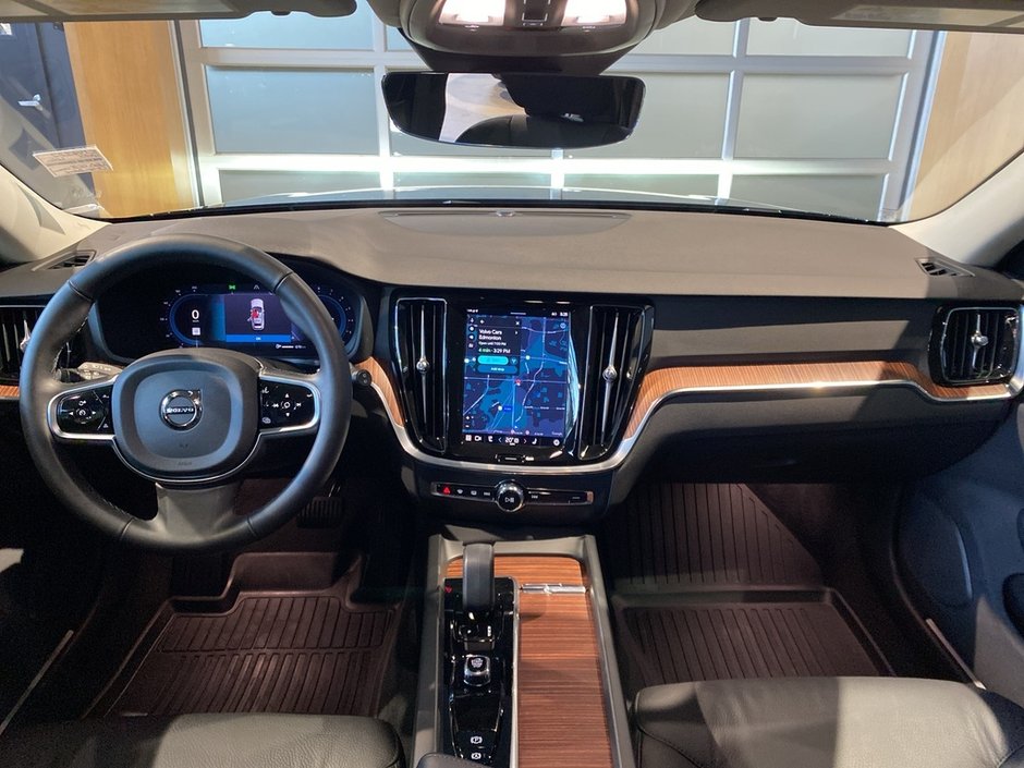 2025 Volvo V60 Cross Country B5 AWD Core-10