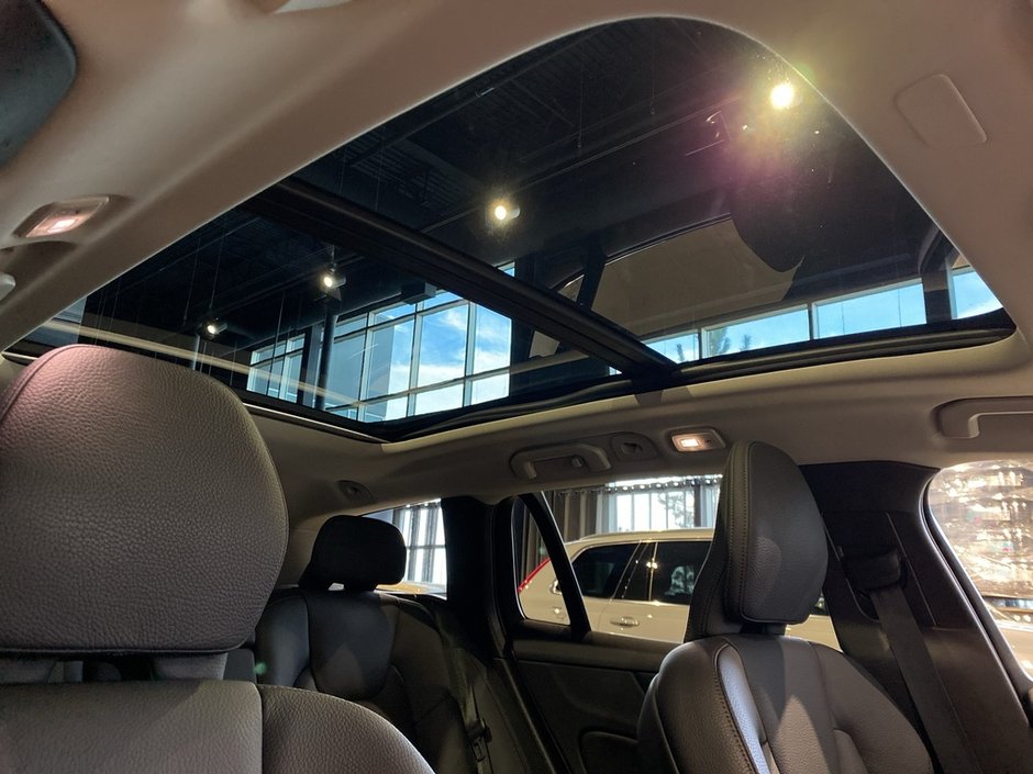 2025 Volvo V60 Cross Country B5 AWD Core-24