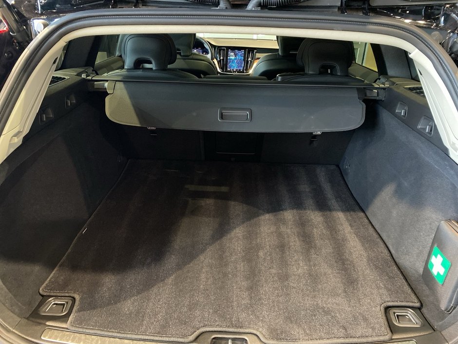 2025 Volvo V60 Cross Country B5 AWD Core-19