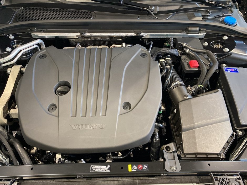 2025 Volvo V60 Cross Country B5 AWD Core-25