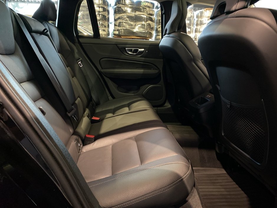 2025 Volvo V60 Cross Country B5 AWD Core-21