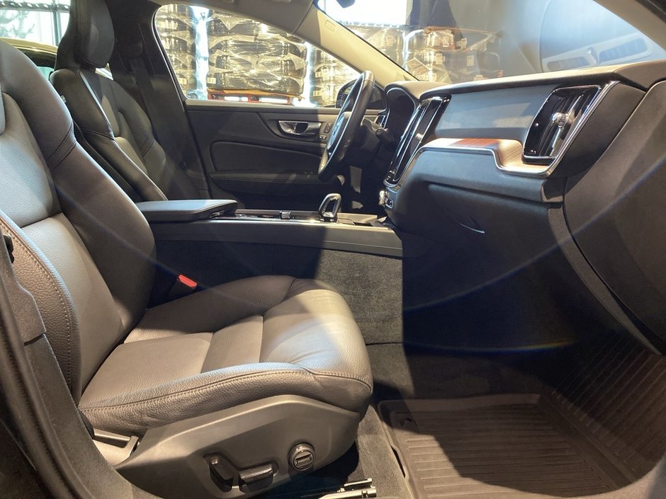 2025 Volvo V60 Cross Country B5 AWD Core-22