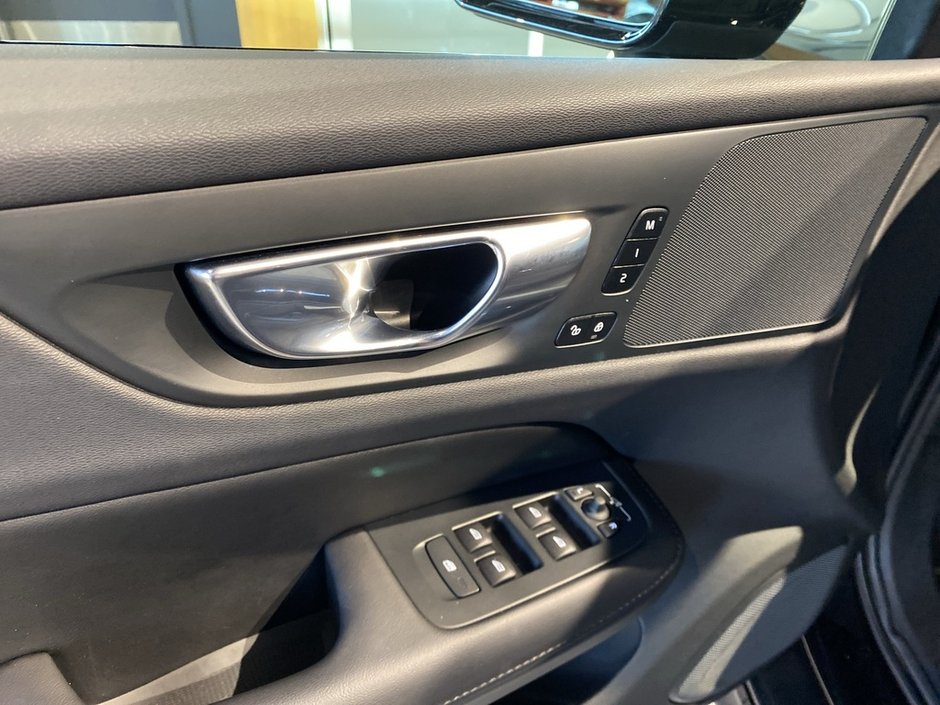 2025 Volvo V60 Cross Country B5 AWD Core-11