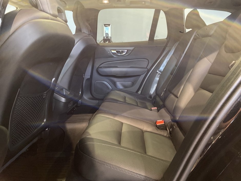 2025 Volvo V60 Cross Country B5 AWD Core-17