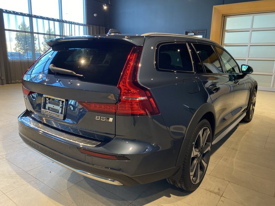 2025 Volvo V60 Cross Country B5 AWD Ultra-4