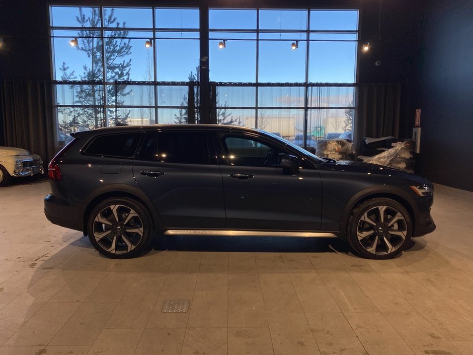 2025 Volvo V60 Cross Country B5 AWD Ultra-5