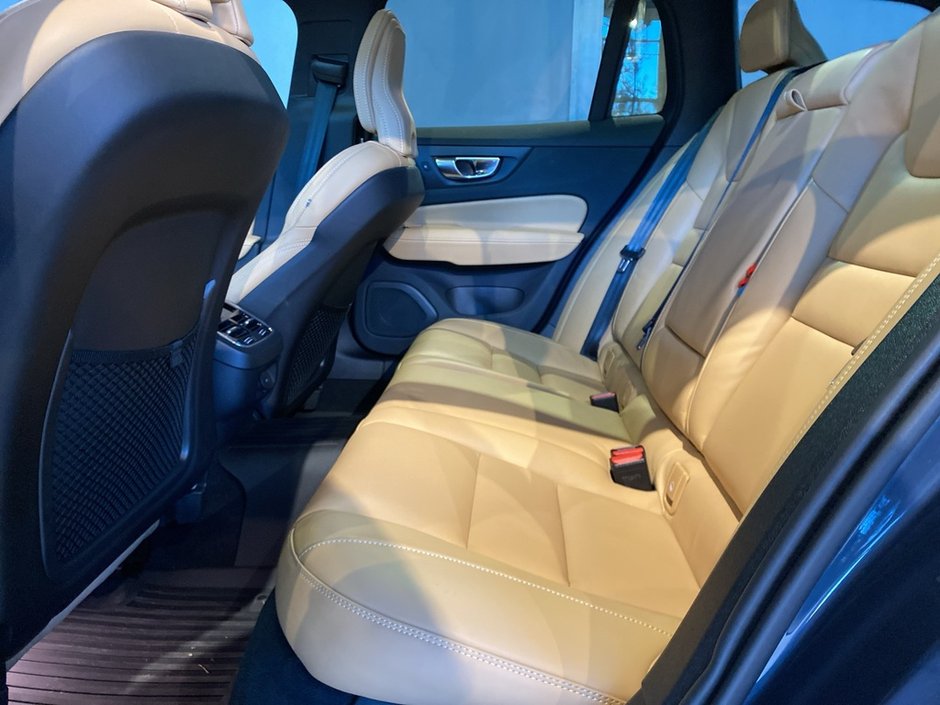 2025 Volvo V60 Cross Country B5 AWD Ultra-17