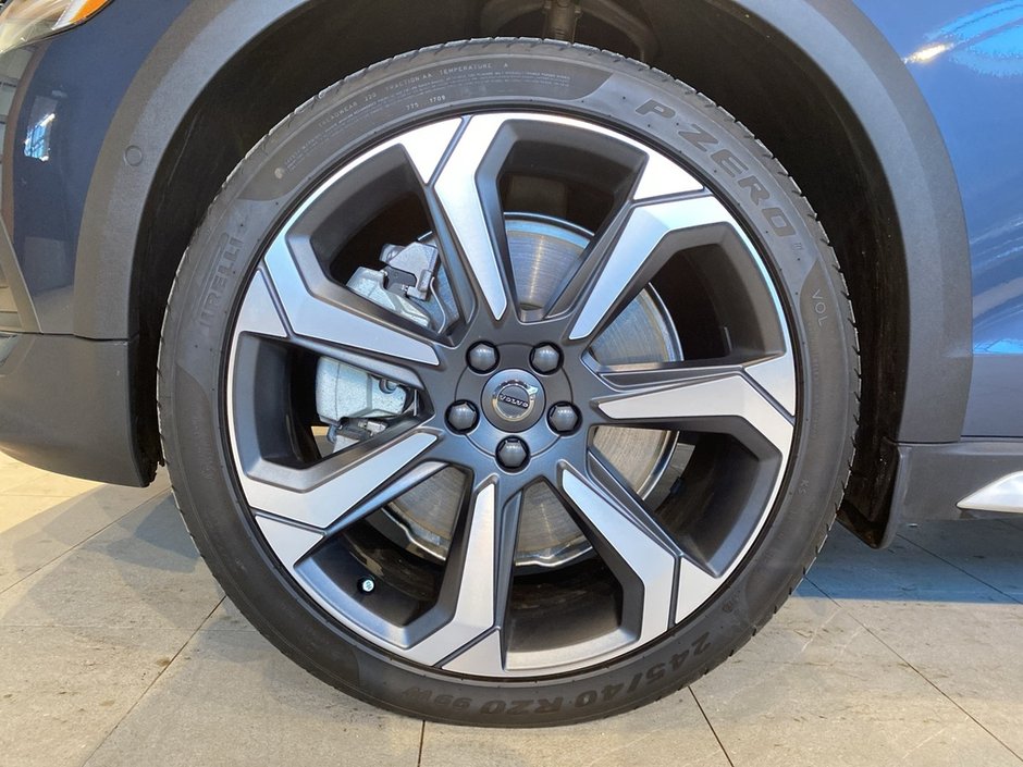 2025 Volvo V60 Cross Country B5 AWD Ultra-8