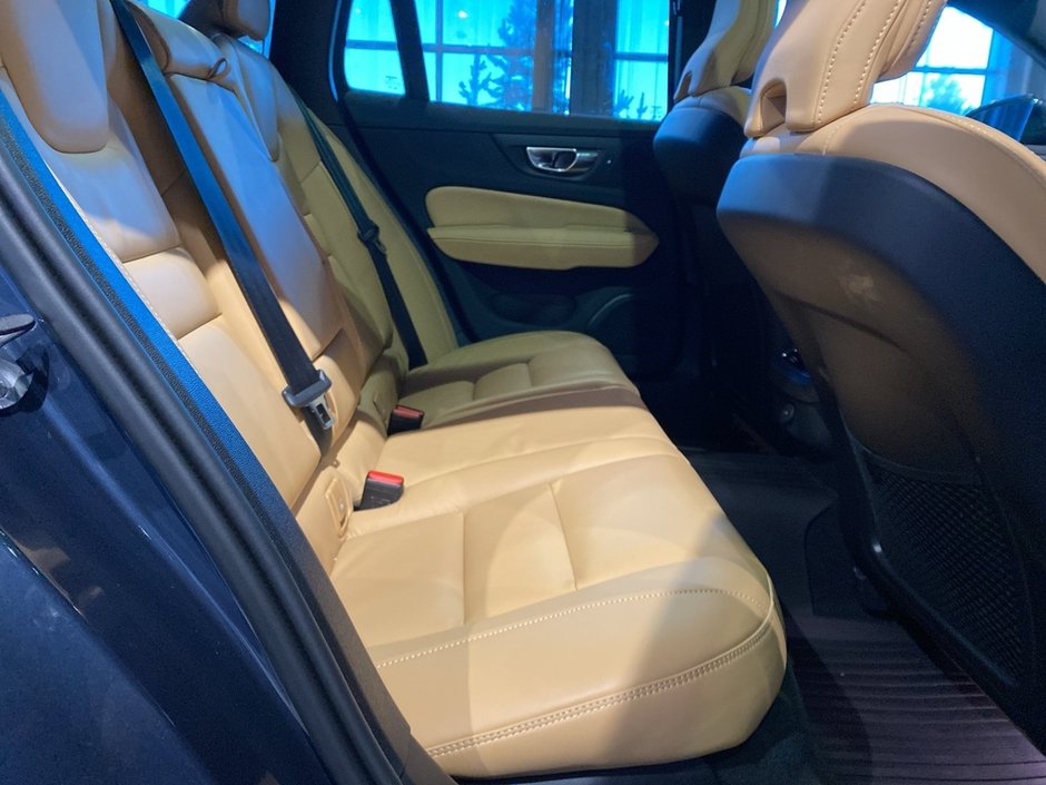 2025 Volvo V60 Cross Country B5 AWD Ultra-21