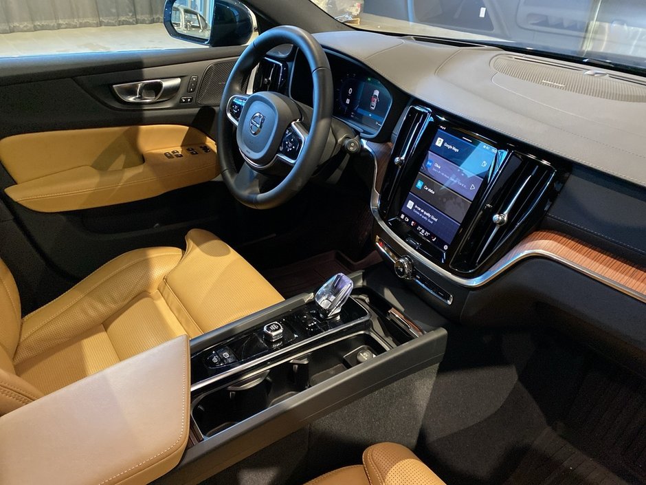 2025 Volvo V60 Cross Country B5 AWD Ultra-23