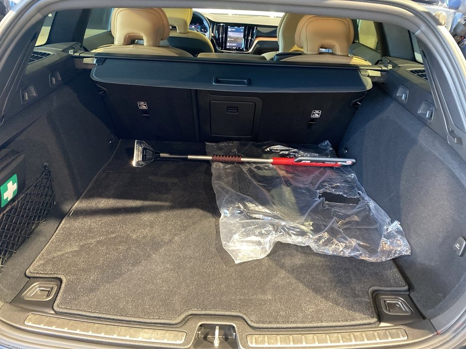 2025 Volvo V60 Cross Country B5 AWD Ultra-19