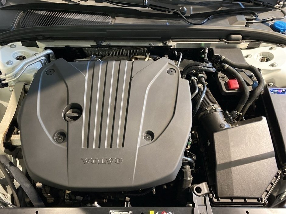 2025 Volvo V60 Cross Country B5 AWD Plus-25