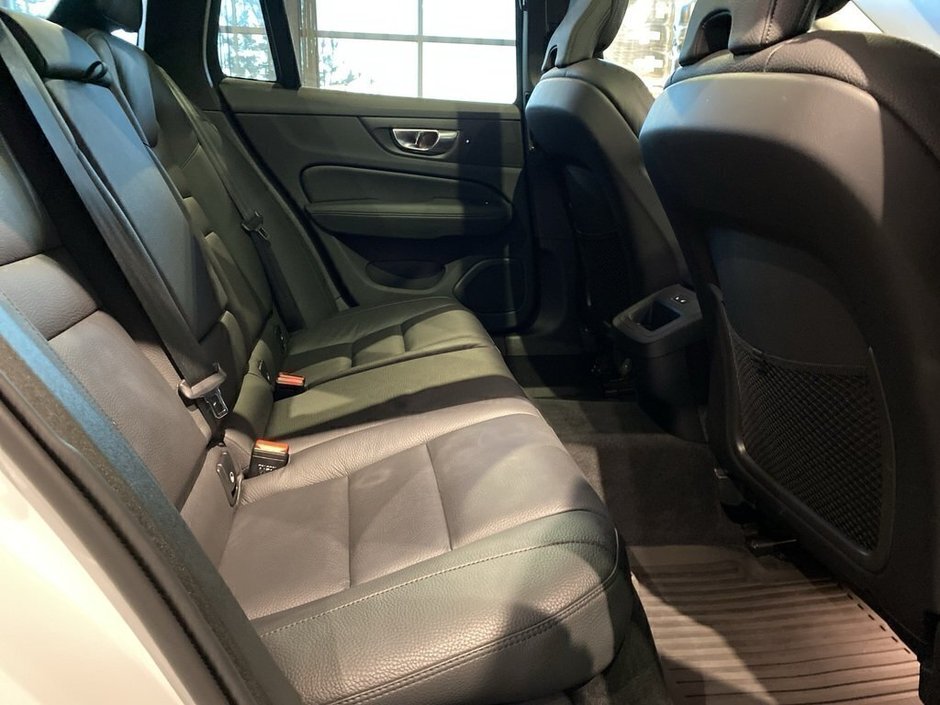 2025 Volvo V60 Cross Country B5 AWD Plus-21