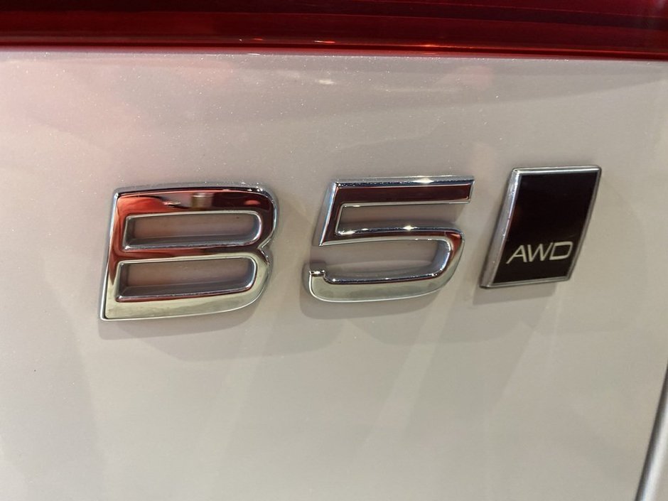 2025 Volvo V60 Cross Country B5 AWD Plus-26