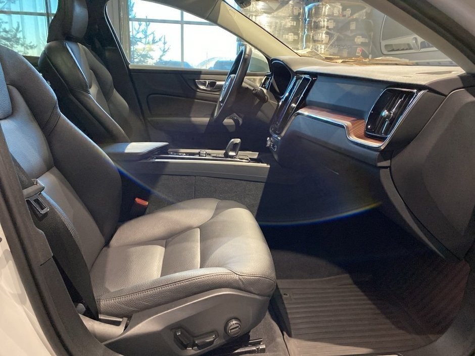 2025 Volvo V60 Cross Country B5 AWD Plus-22