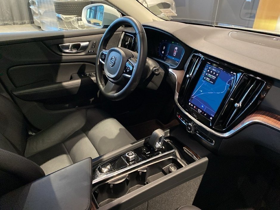 2025 Volvo V60 Cross Country B5 AWD Plus-23