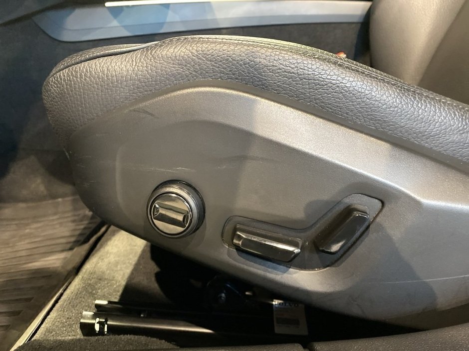 2025 Volvo V60 Cross Country B5 AWD Plus-13