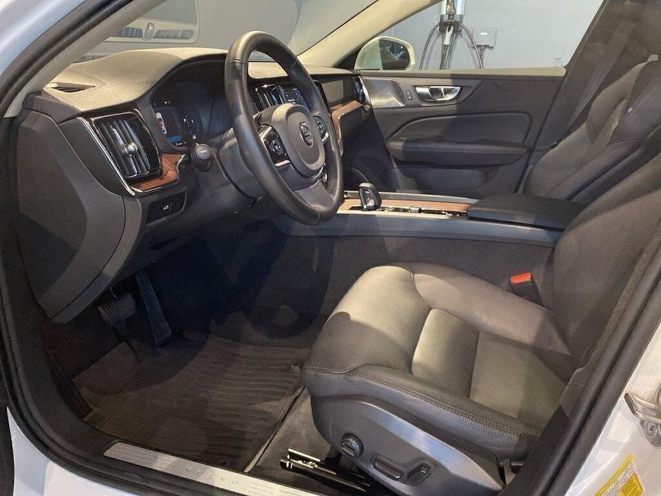 2025 Volvo V60 Cross Country B5 AWD Plus-9