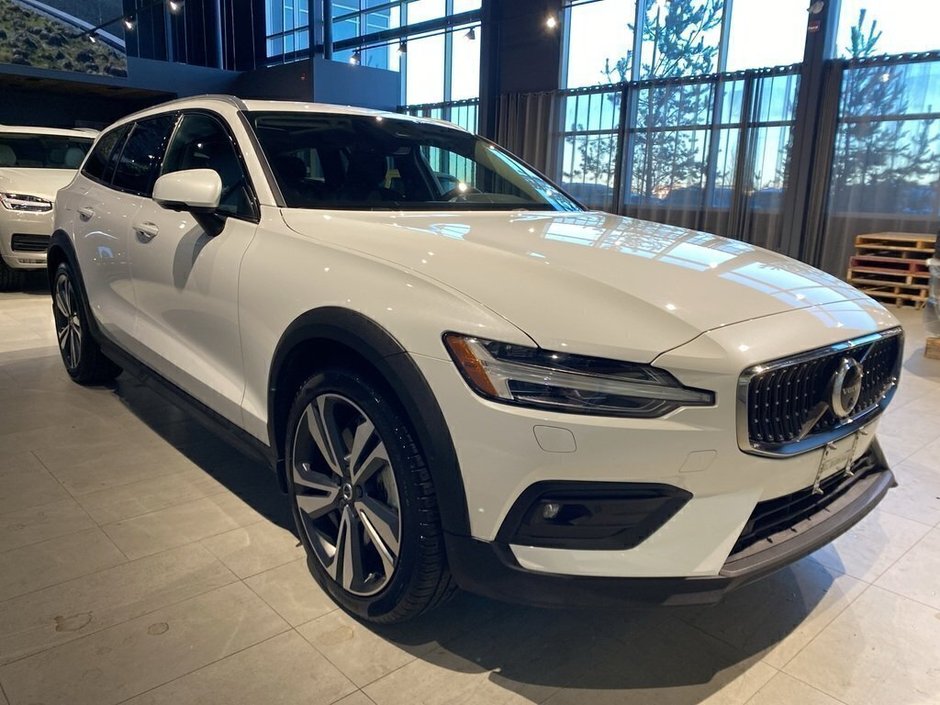 2025 Volvo V60 Cross Country B5 AWD Plus-6