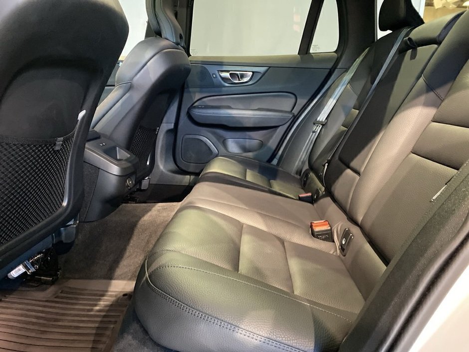 2025 Volvo V60 Cross Country B5 AWD Plus-17