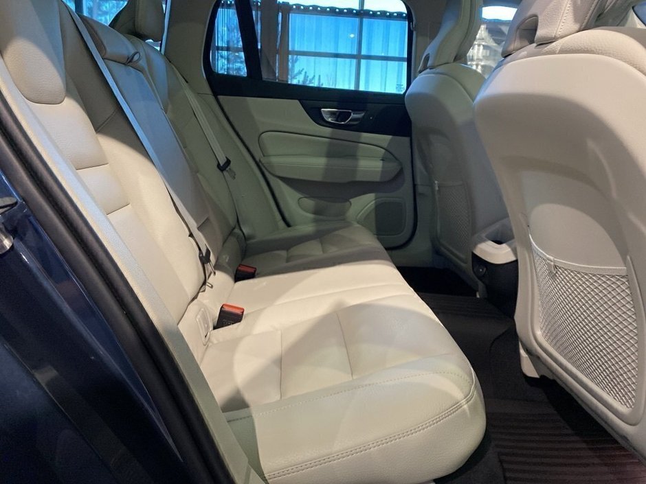 2025 Volvo V60 Cross Country B5 AWD Plus-21