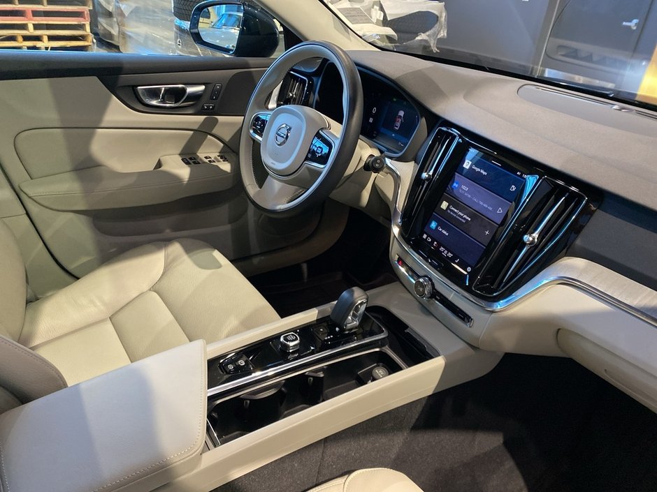 2025 Volvo V60 Cross Country B5 AWD Plus-23