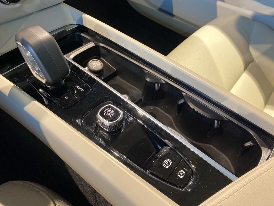 2025 Volvo V60 Cross Country B5 AWD Plus-13