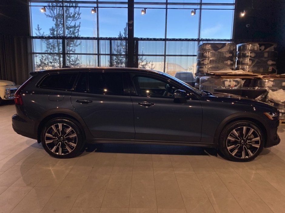 2025 Volvo V60 Cross Country B5 AWD Plus-5