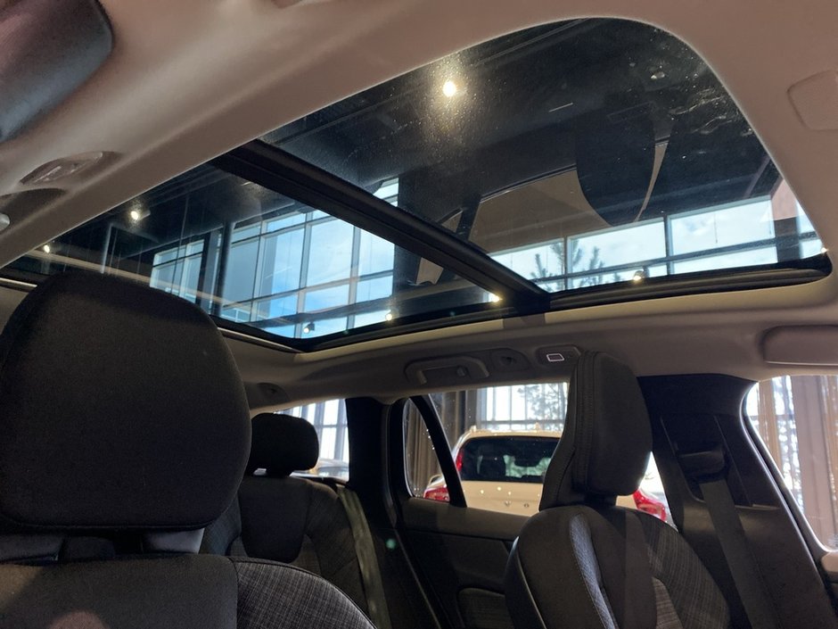 2025 Volvo V60 Cross Country B5 AWD Core-24