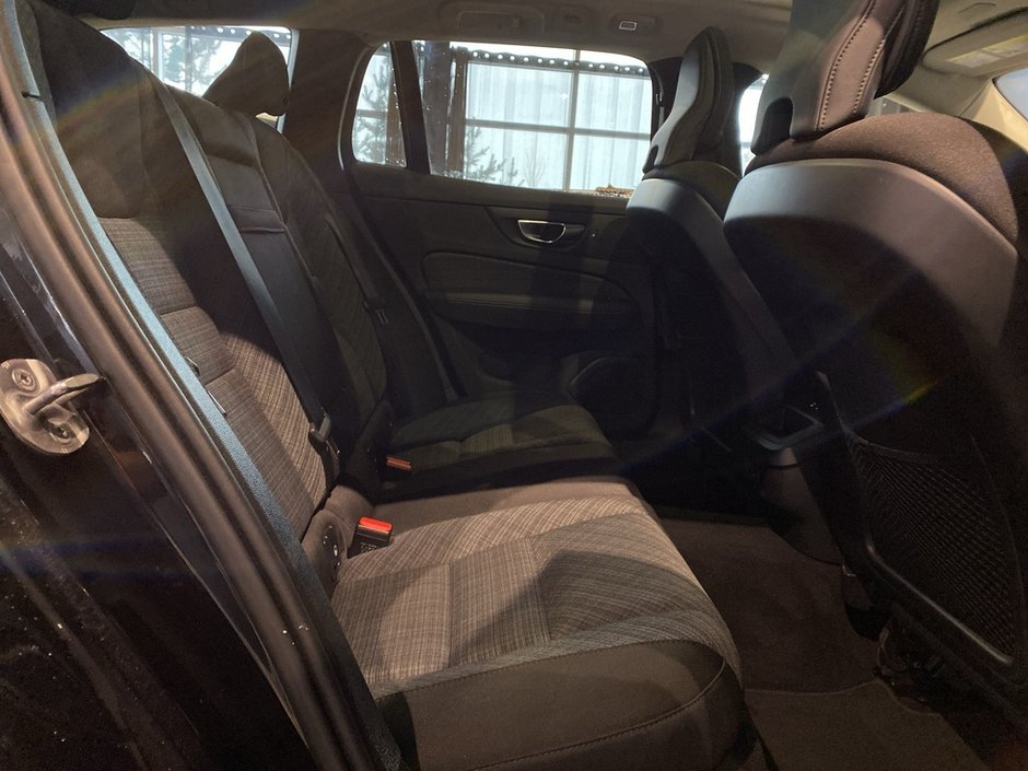 2025 Volvo V60 Cross Country B5 AWD Core-21