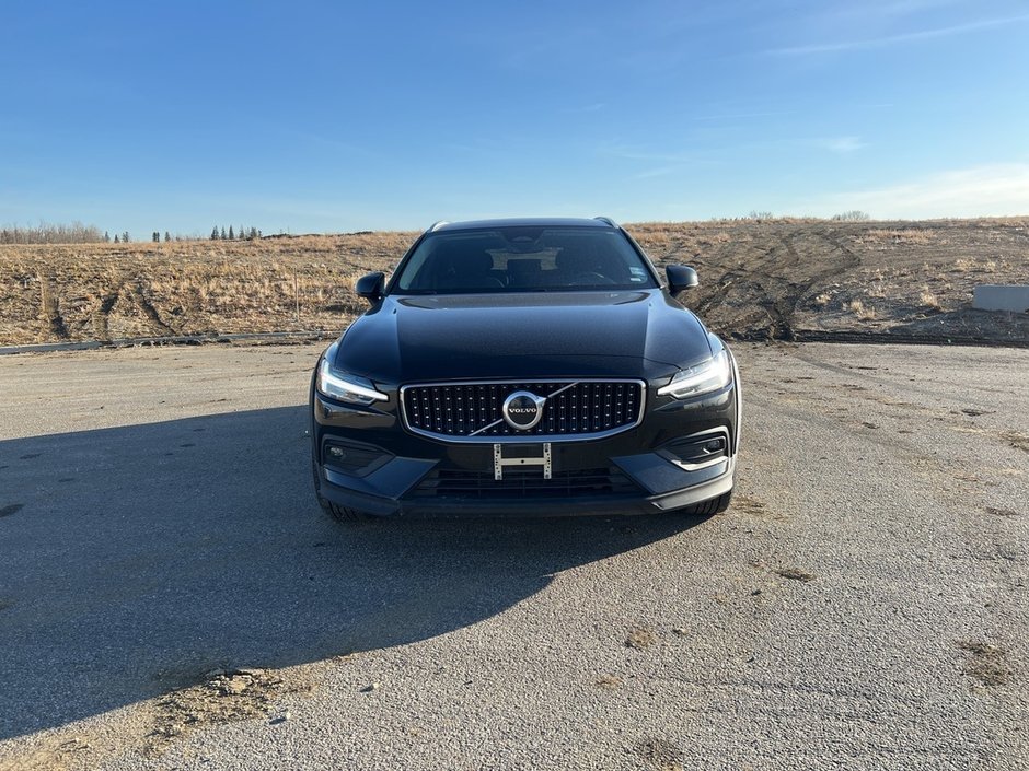 2025 Volvo V60 Cross Country B5 AWD Core-0
