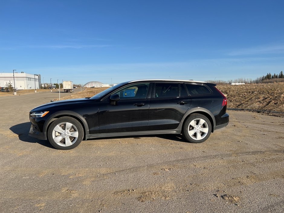 2025 Volvo V60 Cross Country B5 AWD Core-1