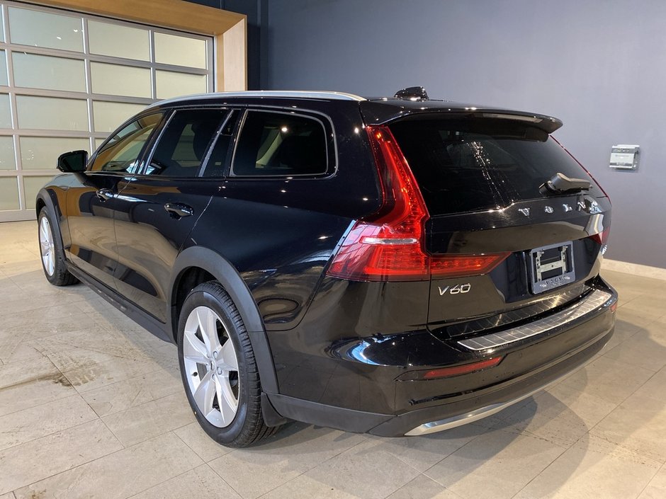 2025 Volvo V60 Cross Country B5 AWD Core-2