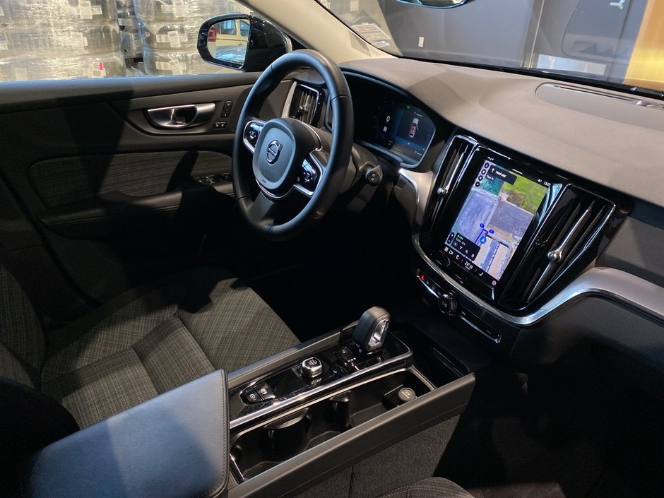 2025 Volvo V60 Cross Country B5 AWD Core-23