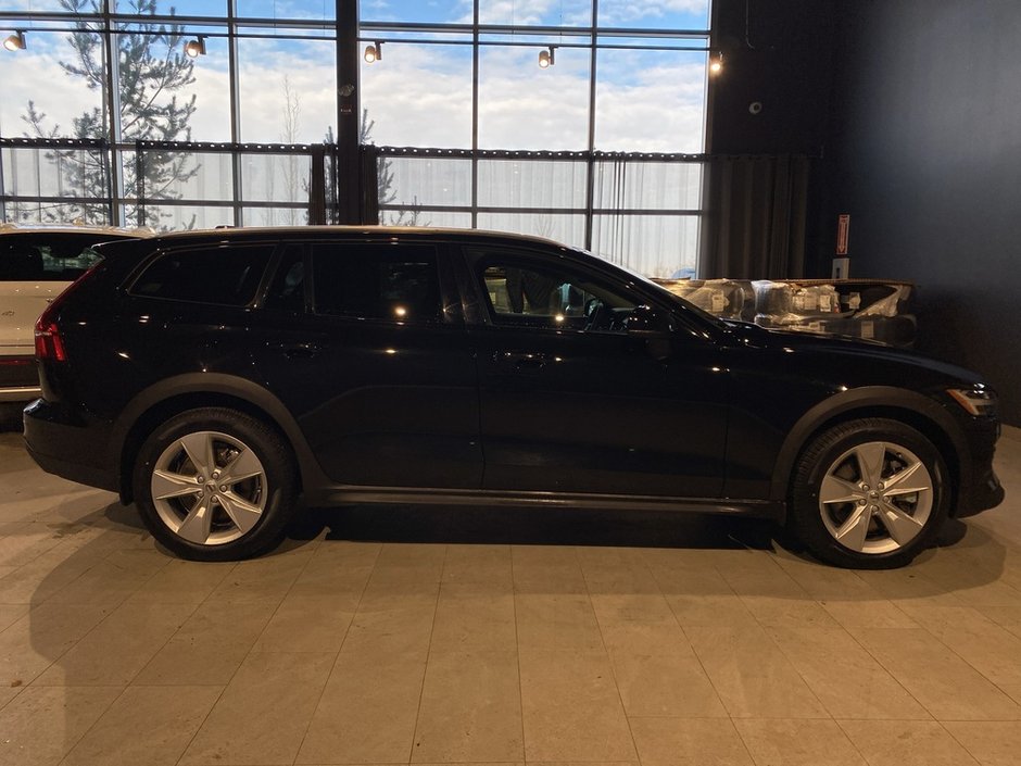 2025 Volvo V60 Cross Country B5 AWD Core-5