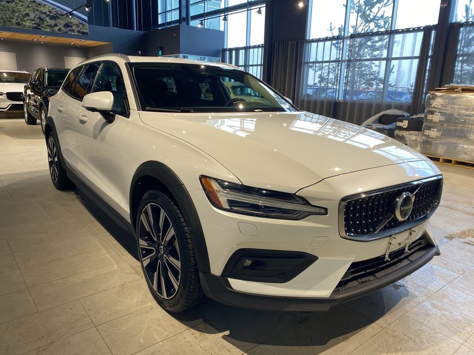 2025 Volvo V60 Cross Country B5 AWD Plus-6
