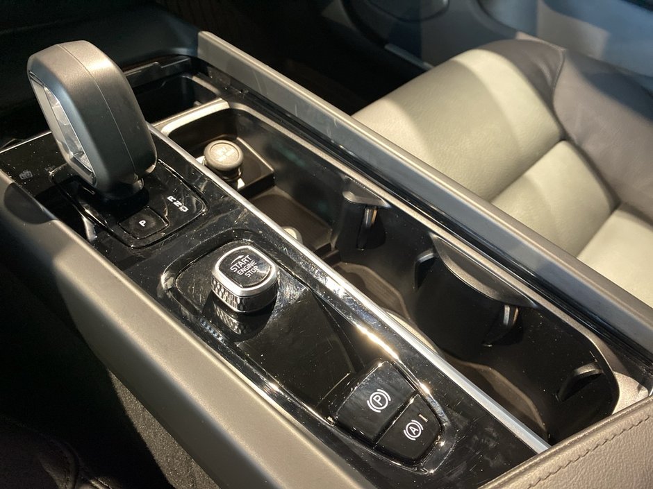 2025 Volvo V60 Cross Country B5 AWD Plus-12