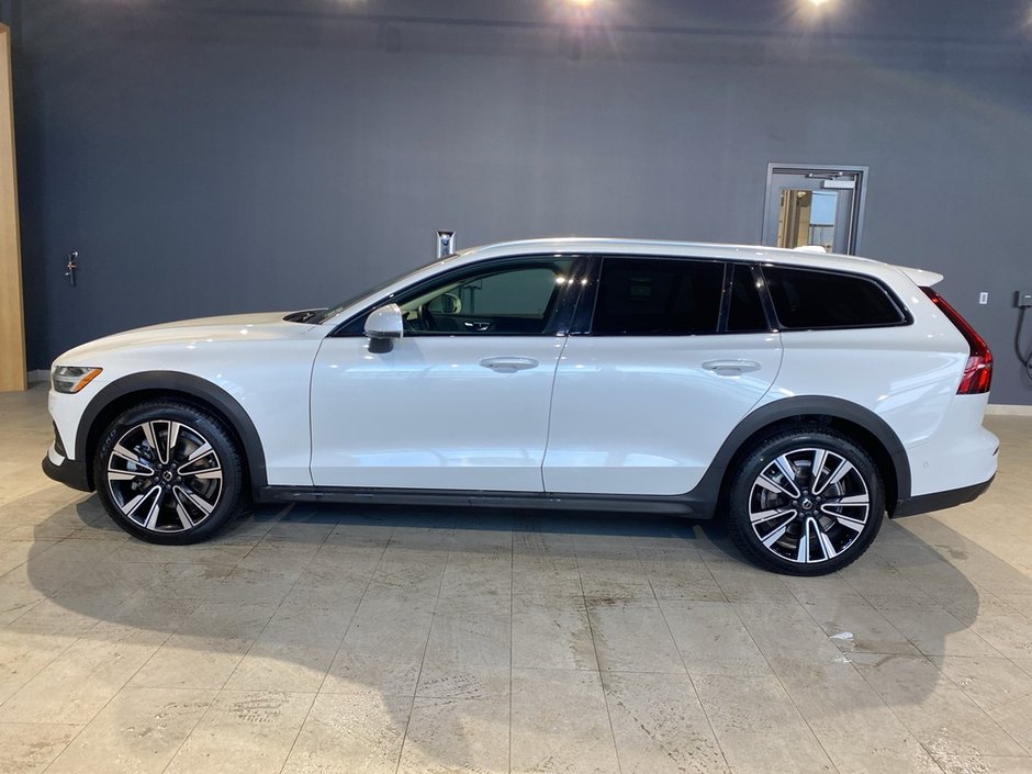 2025 Volvo V60 Cross Country B5 AWD Plus-1