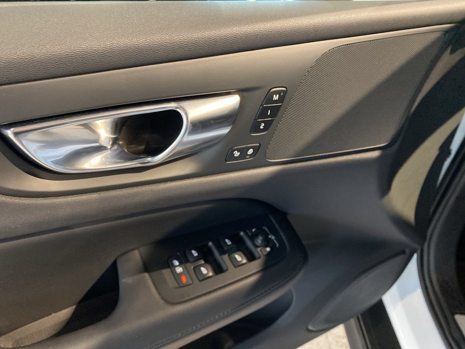 2025 Volvo V60 Cross Country B5 AWD Plus-11