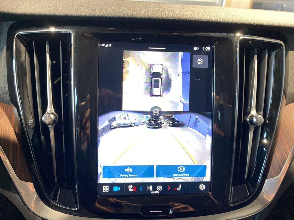 2025 Volvo V60 Cross Country B5 AWD Plus-16