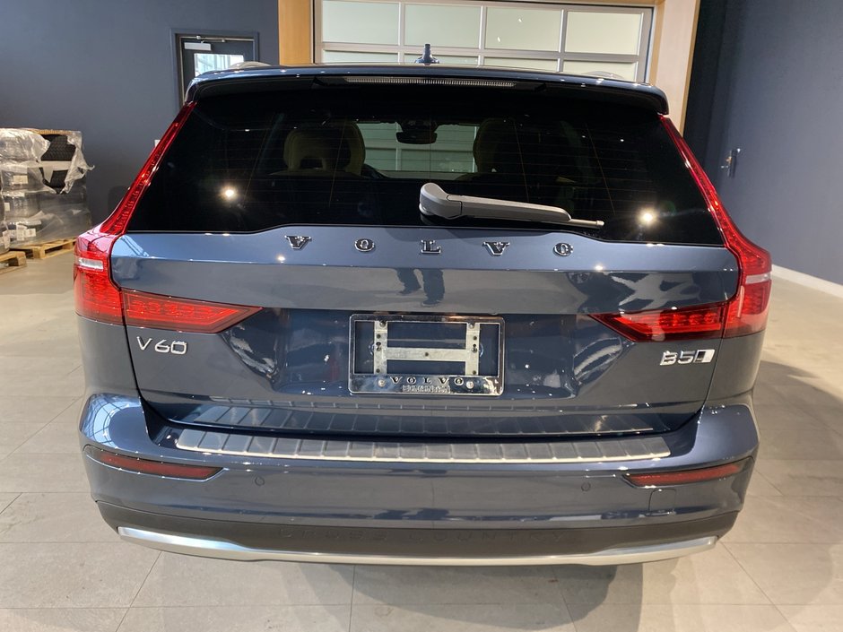 2025 Volvo V60 Cross Country Ultra-3