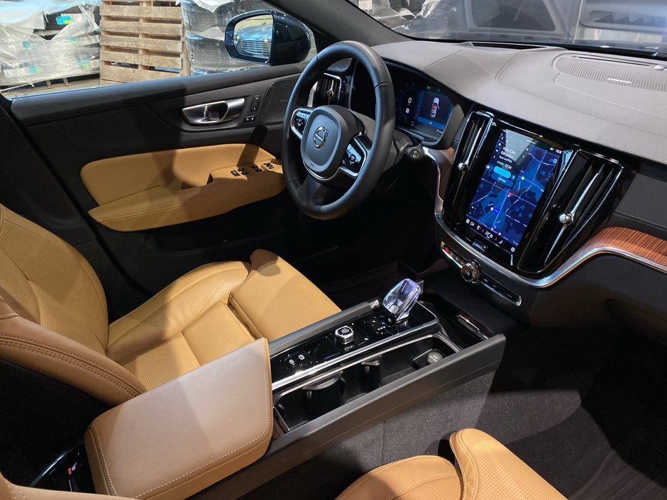 2025 Volvo V60 Cross Country Ultra-23