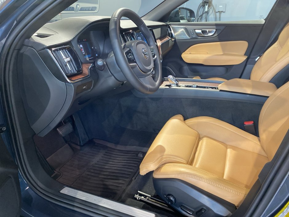 2025 Volvo V60 Cross Country Ultra-9