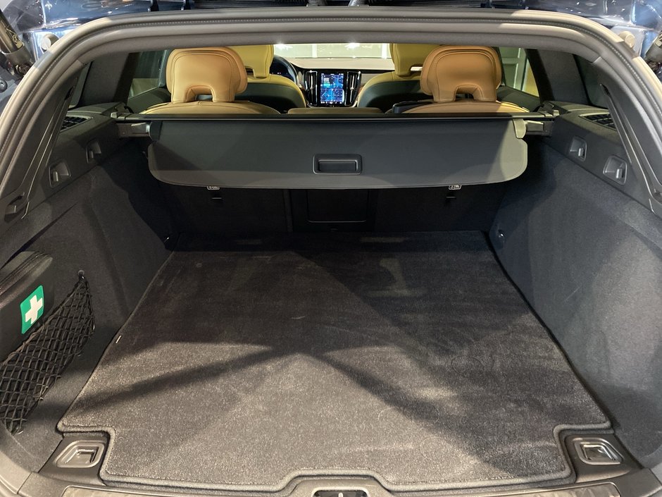 2025 Volvo V60 Cross Country Ultra-19