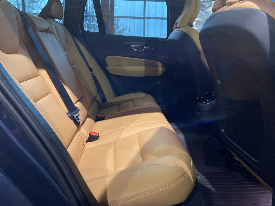 2025 Volvo V60 Cross Country Ultra-21