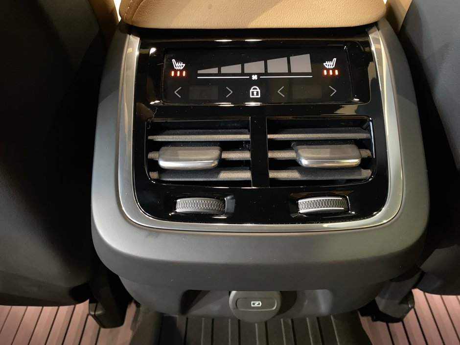 2025 Volvo V60 Cross Country Ultra-18