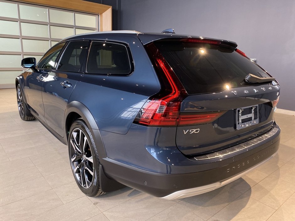 2022 Volvo V90 Cross Country B6 AWD-2